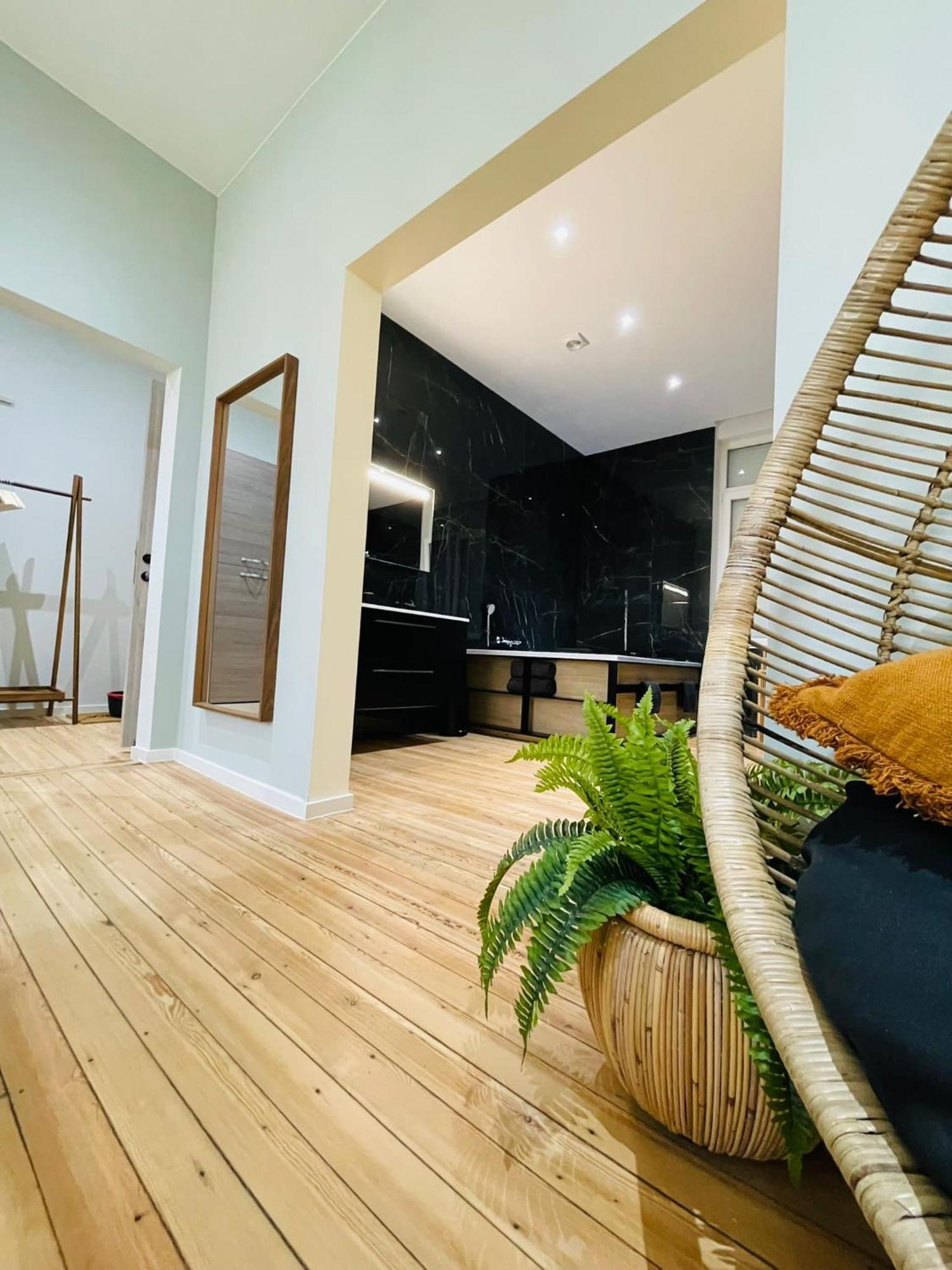Appartement Exotique Avec Bain Balneo Lüttich Exterior foto