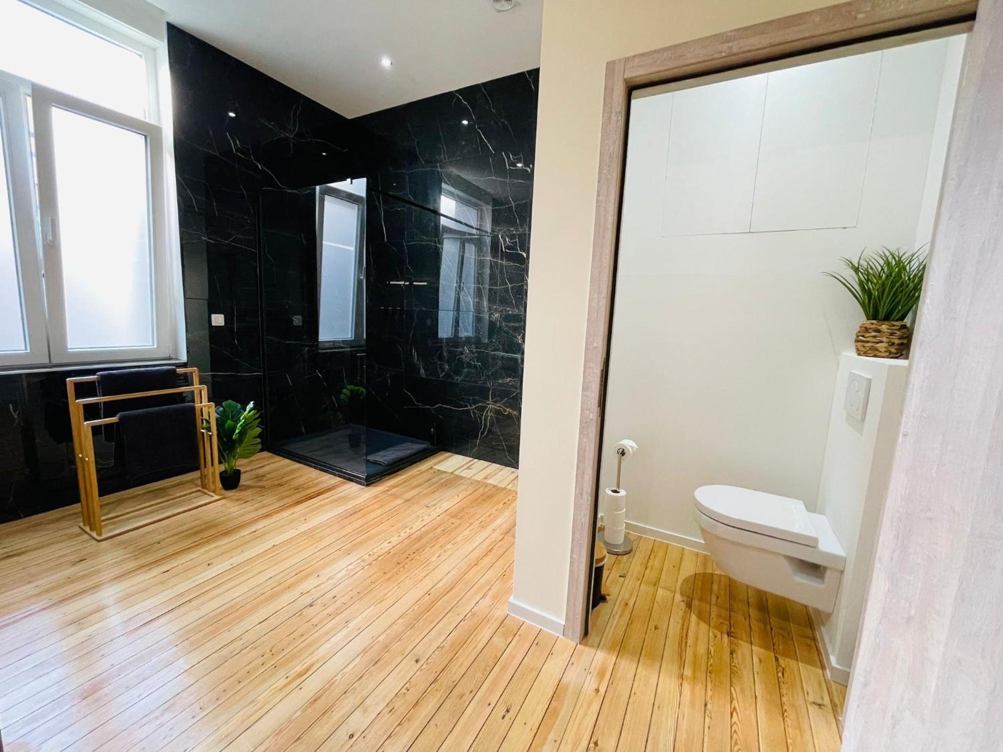 Appartement Exotique Avec Bain Balneo Lüttich Exterior foto