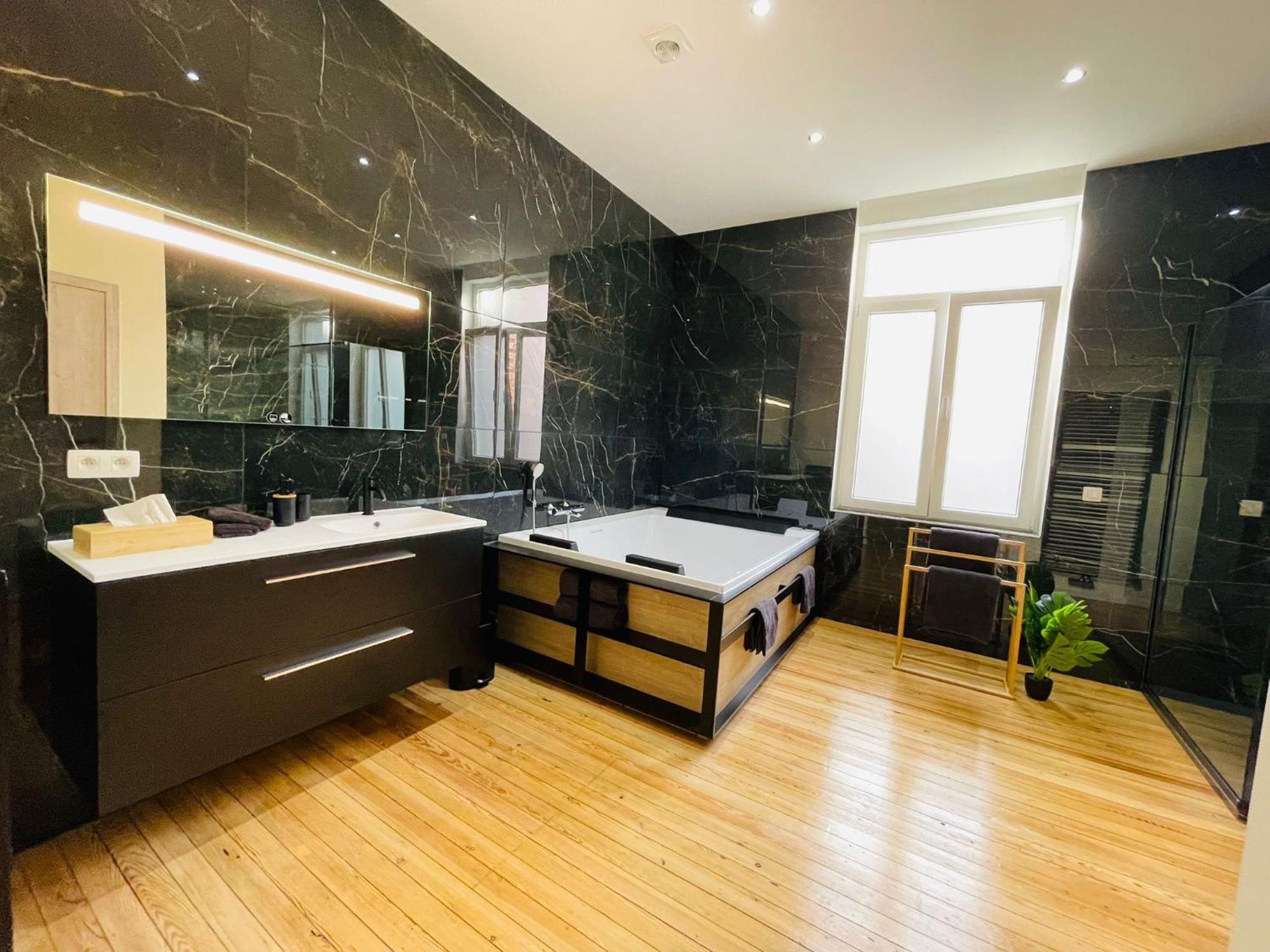 Appartement Exotique Avec Bain Balneo Lüttich Exterior foto